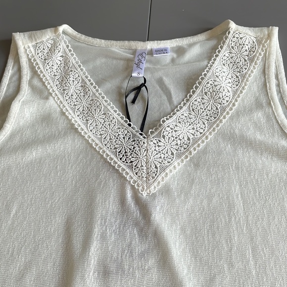 NWT Women’s sleeveless top off white size Small - Picture 3 of 9